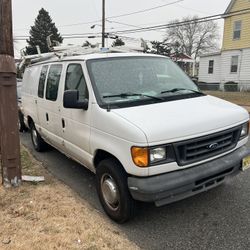 2004 Ford E-250