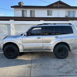 2003 Mitsubishi Montero
