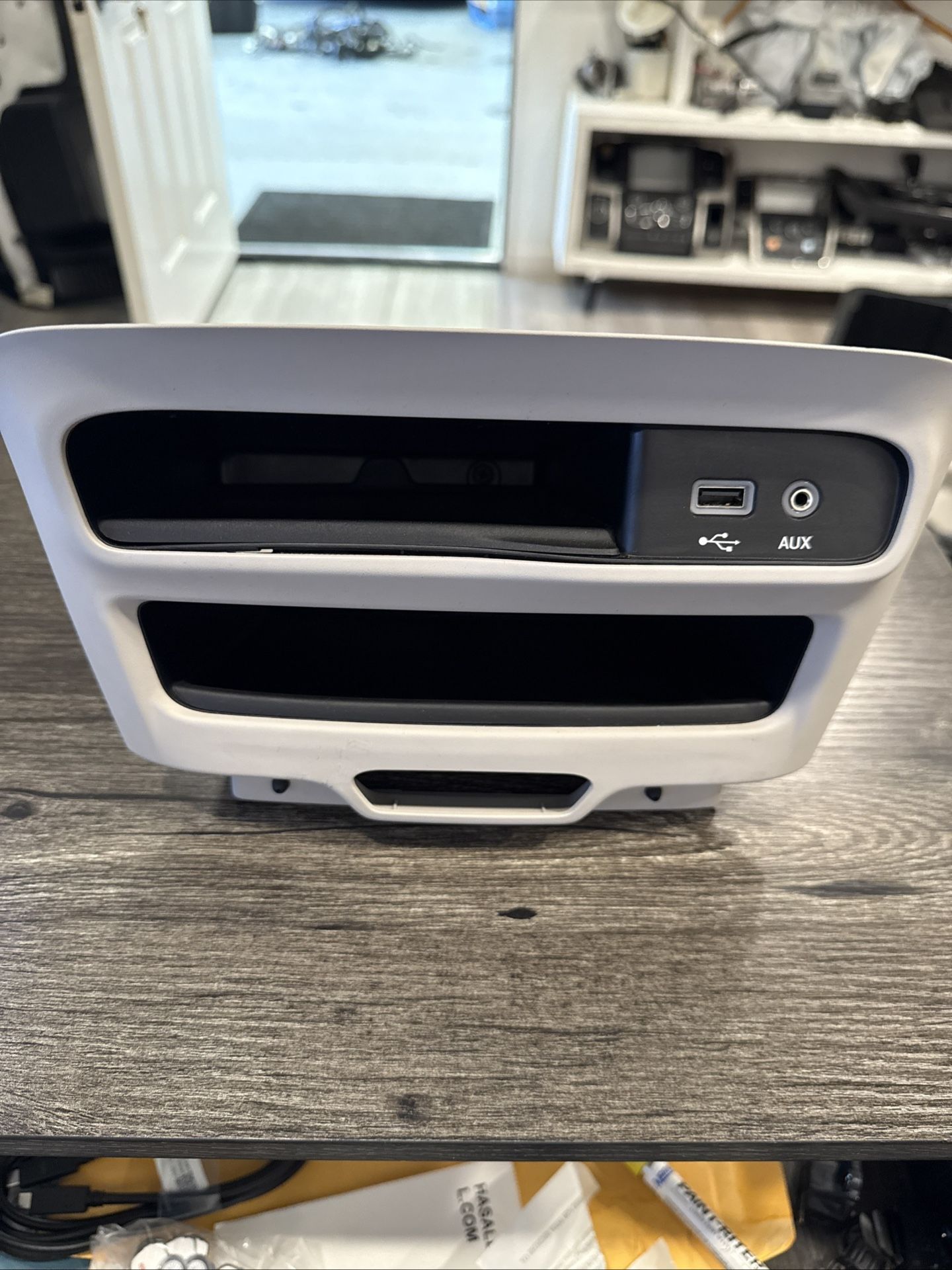 2017 - 2020 CHRYSLER PACIFICA DASH STORAGE TRAY W/ USB OEM 6EM051D2AE GRAY_ELXP