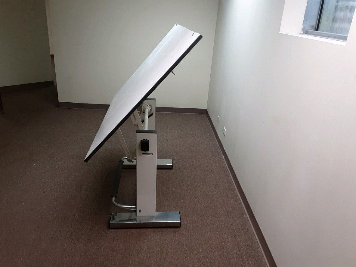 Leonar Neolt Drafting Table Italy (Used) for Sale in Carol Stream, IL