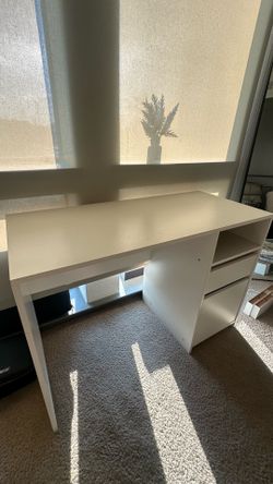 TARGET - Room Essentials Desk with Drawers - White