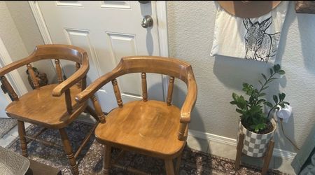2 captains chairs