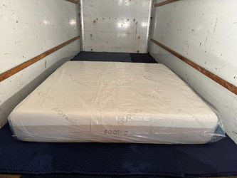 LIKE NEW - Saatva Contour5 King Mattress - Delivery Available 