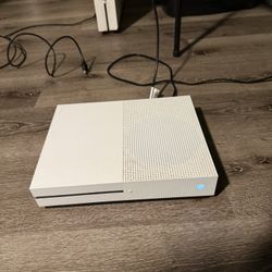 Xbox One S And 1 Controller