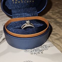 1/2 Cart Diamond Ring With Leo Diamond  Band. 