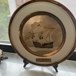 Vintage Plate And Mona Lisa And 2 Very Nice Pictures 