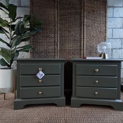 OVERSIZED NIGHTSTANDS/SIDE TABLES 💚