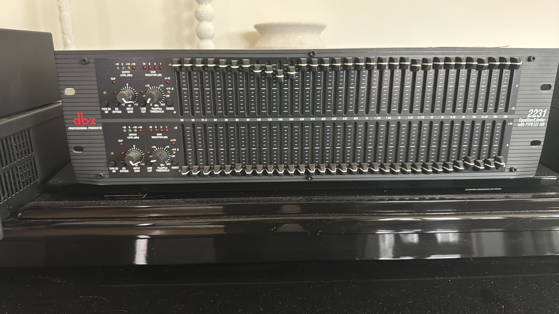 dbx 2231 Equalizer/Limiter with Type III NR