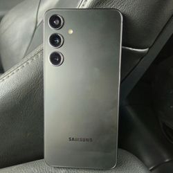 Galaxy S24 • 256 GB  • AT&T Cricket • Like New! (Price Firm)