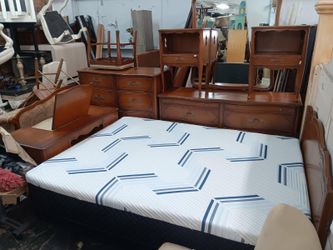Bedroom set vintage a lot of pieces