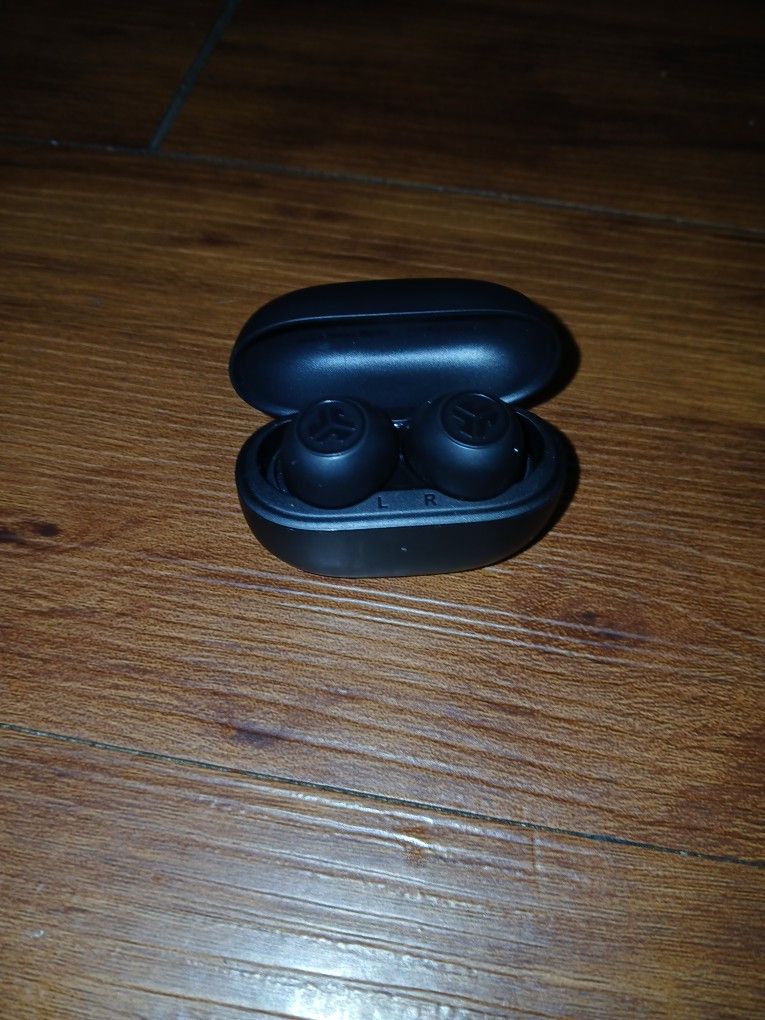 J LAB WIRELESS EARBUDS - BLUETOOTH CONNECTION