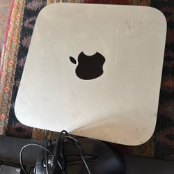 Mac mini With Keyboard And Mouse And Power And HDMI 