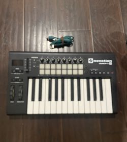 Keyboard novation launchkey 25