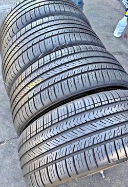 215/45/18 Michelin Selling a set of 4 tires in excellent condition 🫡