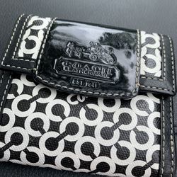 Women wallet color pink