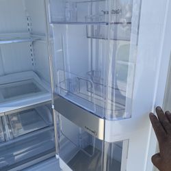LG Refrigerator  Like New 