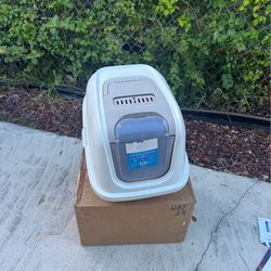 Cat litter box