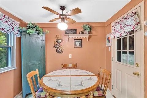 Kitchen Table, Leaf, and 4 Chairs