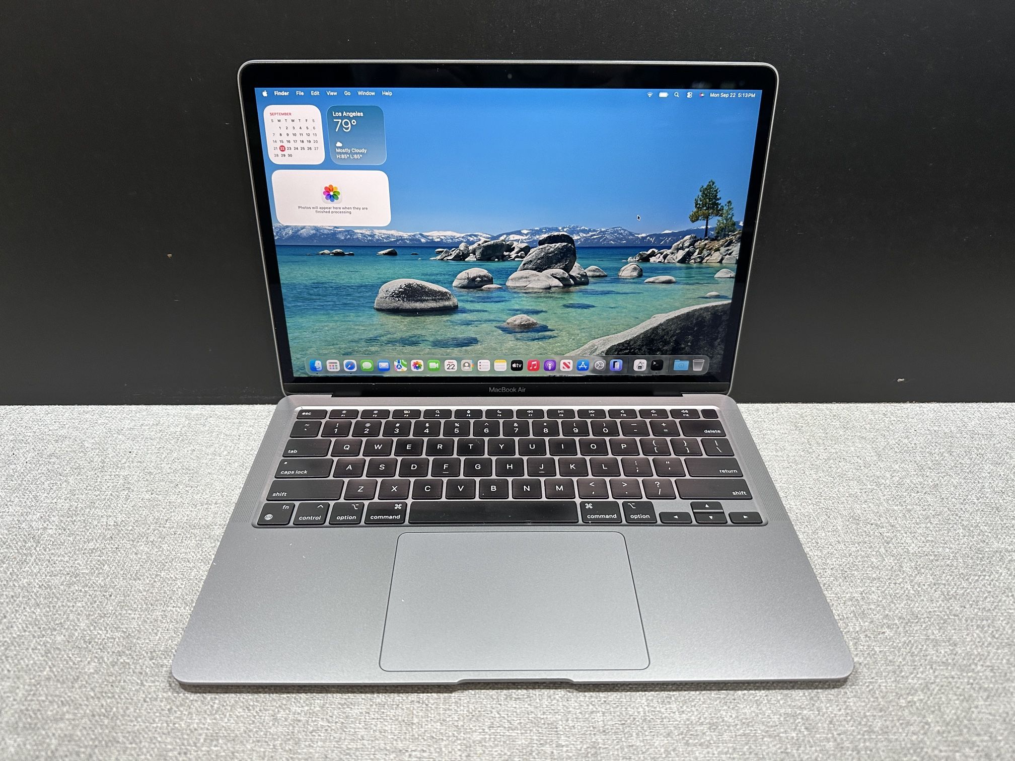 Apple MacBook Retina Air 13" Laptop Gray MGN63LL/A 2020 M1 8GB 256SSD
