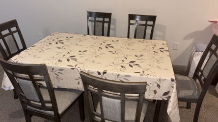 WOOD TABLE 7 PIECES SET $200