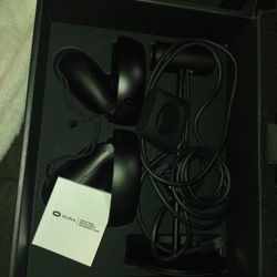 Selling For $75 Or For Meta Quest Controllers Does Not Work With Meta Quest 1&2