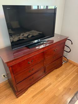 TV, Dresser and Towel Heater