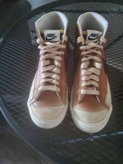 Nike Blazer mid '77 se sneakers

Size 8