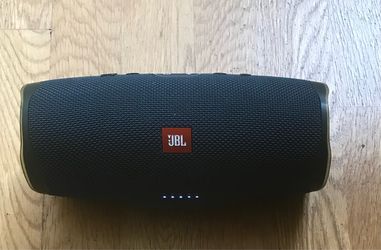 JBL Charge 4 Bluetooth Speaker – Excellent Condition 🔊