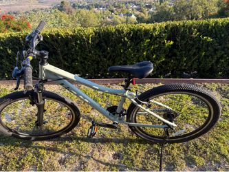 Liv Bliss 26 Women's Mountain Bike | Barely Used | Size XS | Sage Green