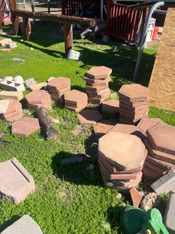 Retaining wall block free