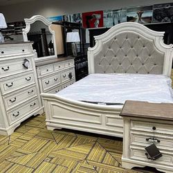 Realyn Chipped White Bedroom Set 