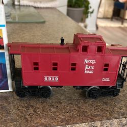 Vintage Lionel, New York Central Caboose +3 Extras