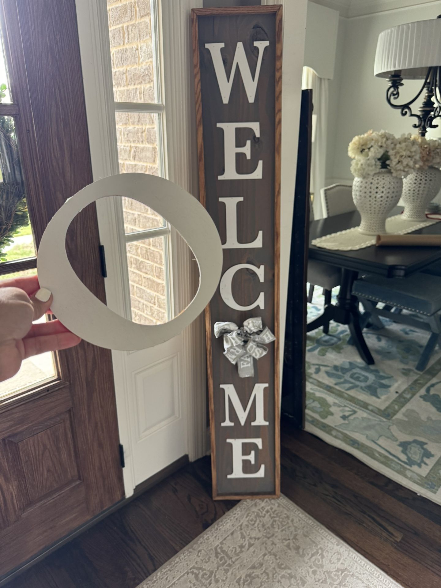 Welcome Sign With Interchangeable Letter o