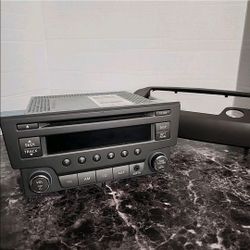 OEM Nissan Sentra AM/FM CD Radio w/ Bezel – PN 281853RA2A / PN-3365M – Factory Original