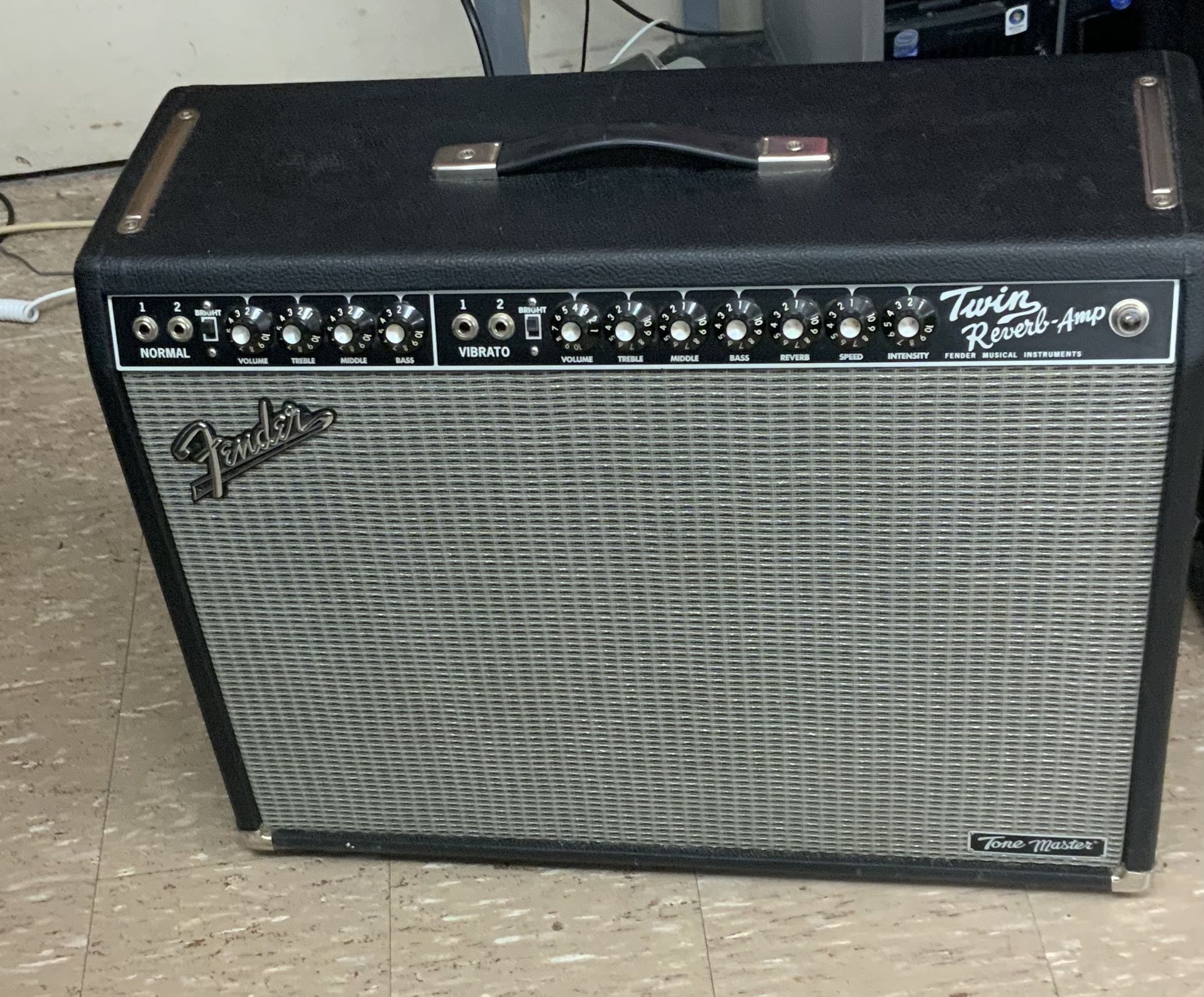 Fender Twin Reverb Amp Soild State with Cover