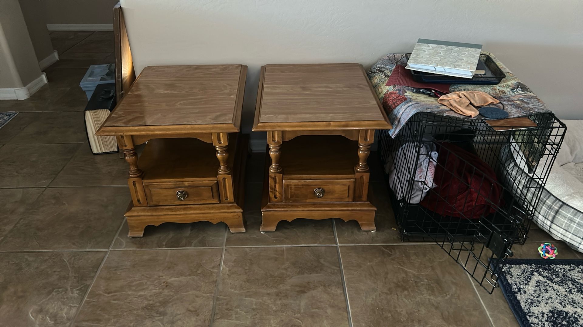 Set of Q in tables with drawer