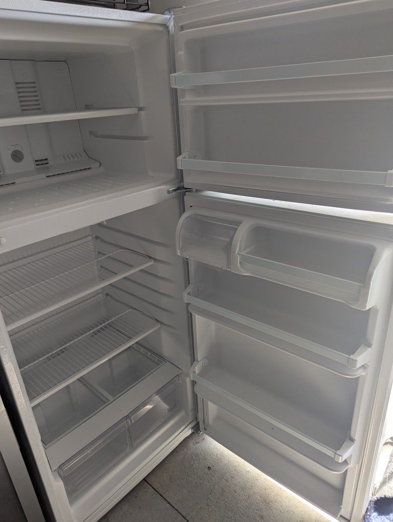 Whirlpool Refrigerator With Top Freezer And Microwave