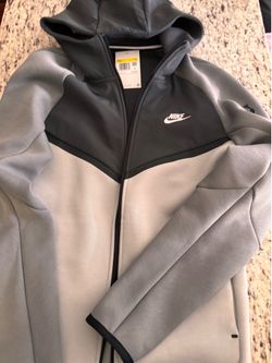 NIKE TECH SIZE SMALL