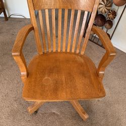 Vintage oak desk chair in good condition