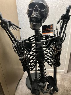 5.5 Ft Light-up Skeleton Black Halloween Decor