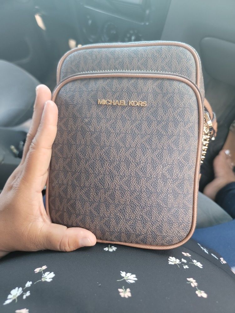 Louis Vuitton for Sale in Bell Gardens, CA - OfferUp