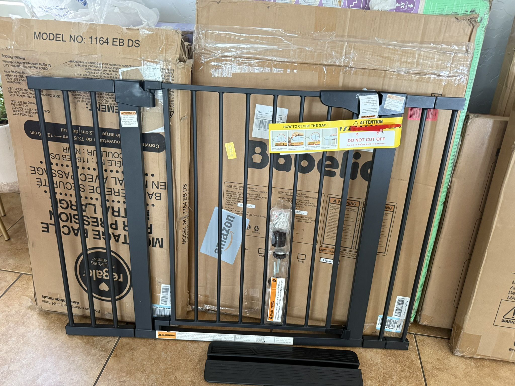 30” Tall x 29.7”-48” Wide Baby Gate Dog Gate Safety Gate Brand New Open Box Black Cumbor