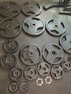 345 lbs Inspire Fitness Rubber Tri-Grip Olympic Plates + Plate Tree & Change Plates