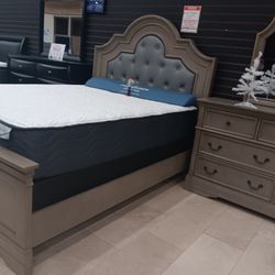 *Holiday Sale Event!!!*---Bold Frisco Queen/King Bedroom Sets---From $899!!!---Delivery And Financing👏
