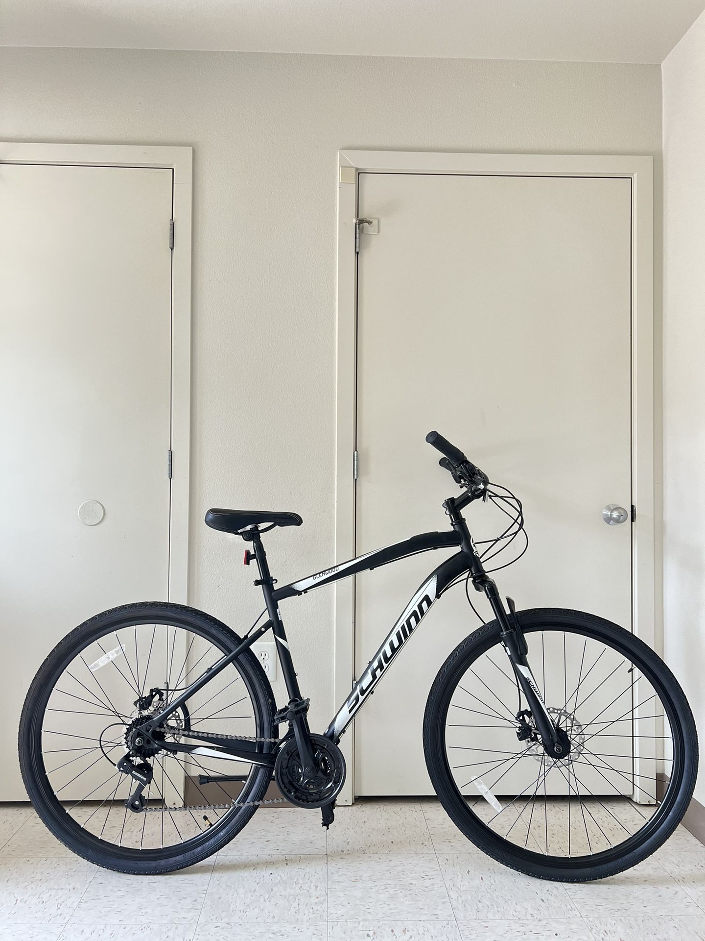 Schwinn 700c Glenwood Mens Hybrid Bike