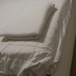 King Size Bed With Matress And Sheets