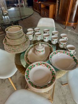 Reduced 1990 Sango Noel fine China dinnerware Set 1990 Sango Noel fine China dinnerware Set