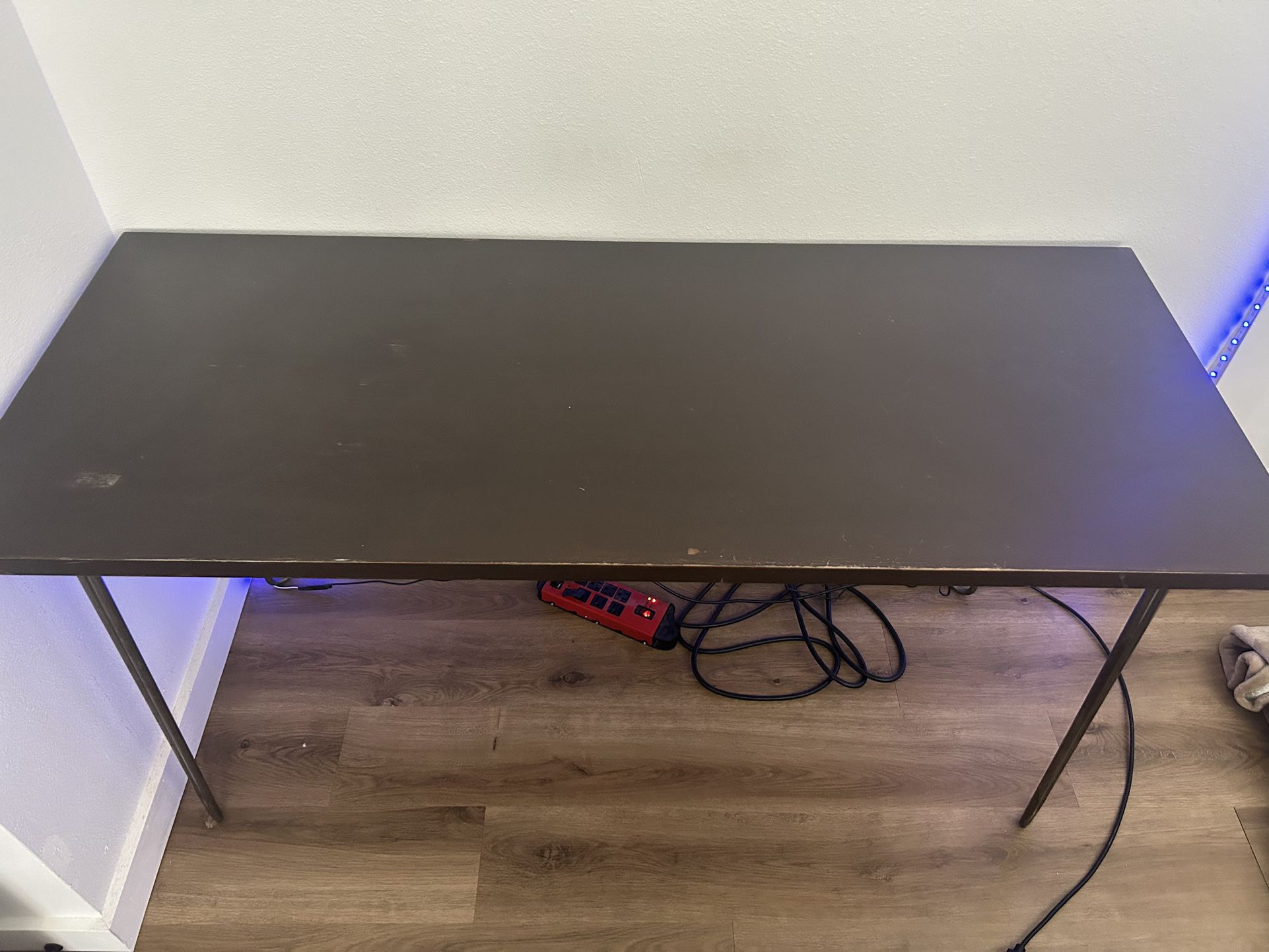 Desk With Hairpin Legs
