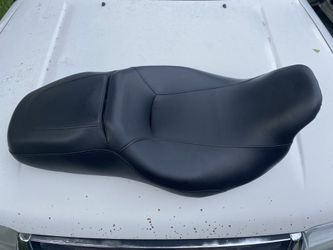 Saddle For  08-22 Harley Davidson 