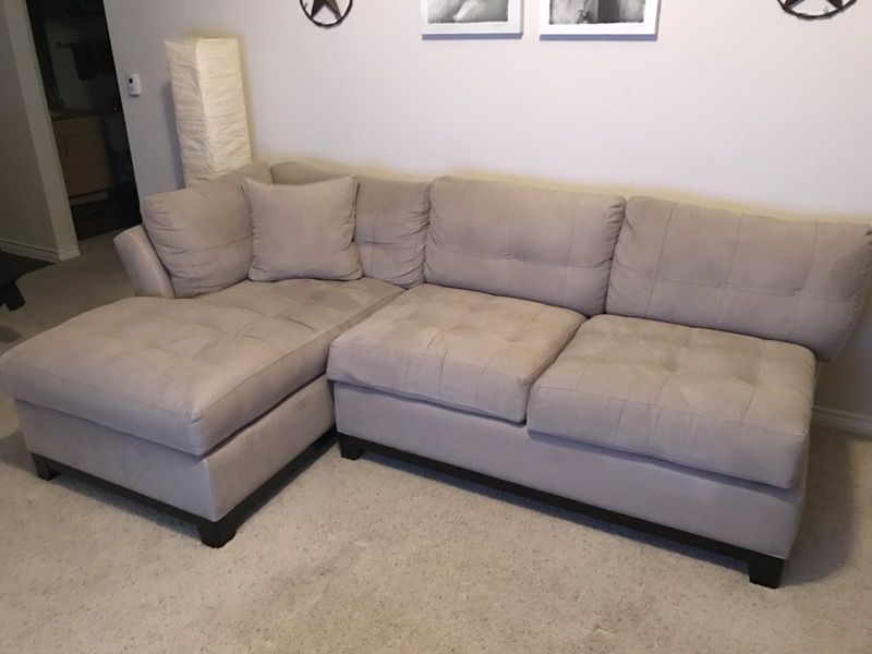 Metropolis Sofa Rooms To Go Baci Living Room